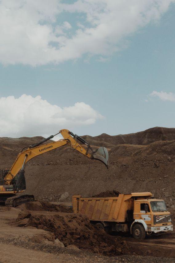 Komatsu PC200 vs PC210: Price, Specs & Best Pick for 2026